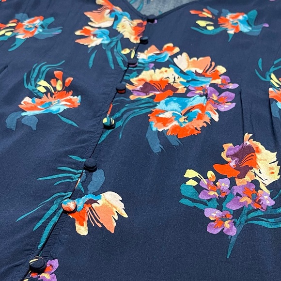 TORRID Fit and Flare Colorful Floral Futter Sleeve Blouse - Picture 6 of 11